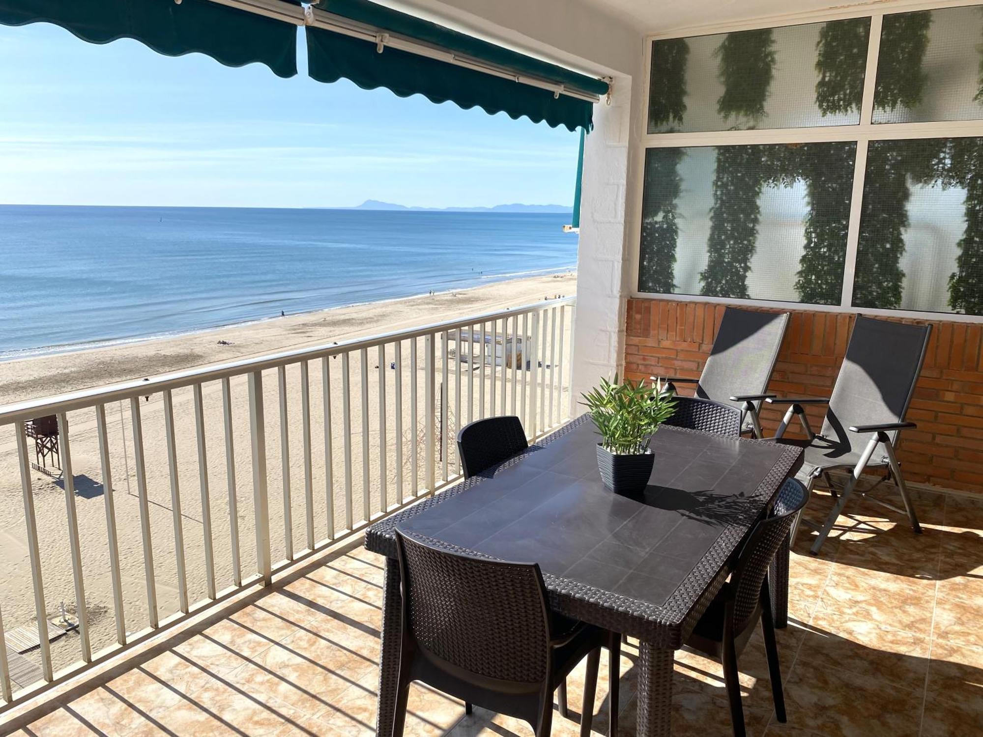 Beachfront And Renovated Apartment Cullera Esterno foto